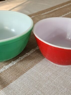 Bright Red and Green Nested Glass Bowls
